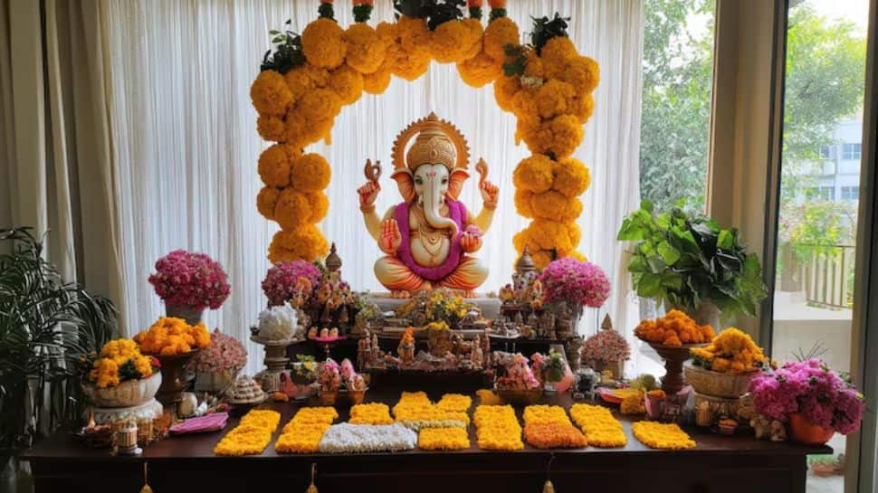 Minimalist Mandap with Elegant Touches Minimalist Mandap with Elegant Touches