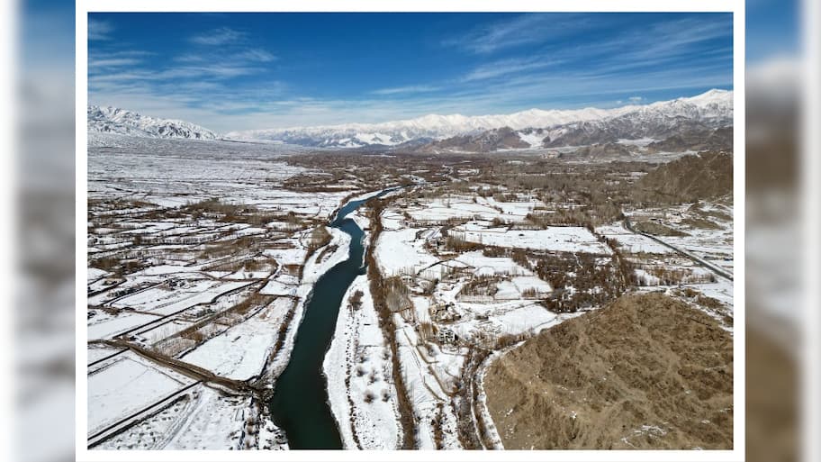 Ladakh Witnesses Season’s First Snowfall, IMD Issues Red Alert | India ...