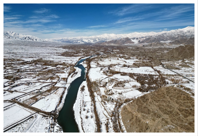 Ladakh Witnesses Season’s First Snowfall, IMD Issues Red Alert | India ...