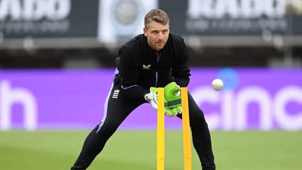 जोस बटलर सौ में ऐतिहासिक कब्जे के बाद श्रीमती धोनी, कोक और दानश कार्तिक के साथ एक विशेष क्लब में प्रवेश करता है