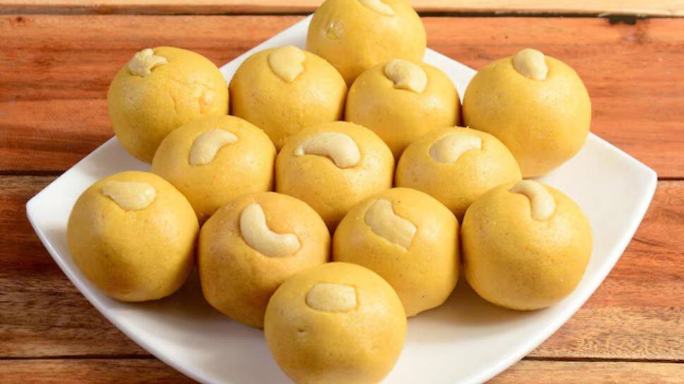 Besan Ladoo – Rich and Nutty Sweet Besan Ladoo – Rich and Nutty Sweet