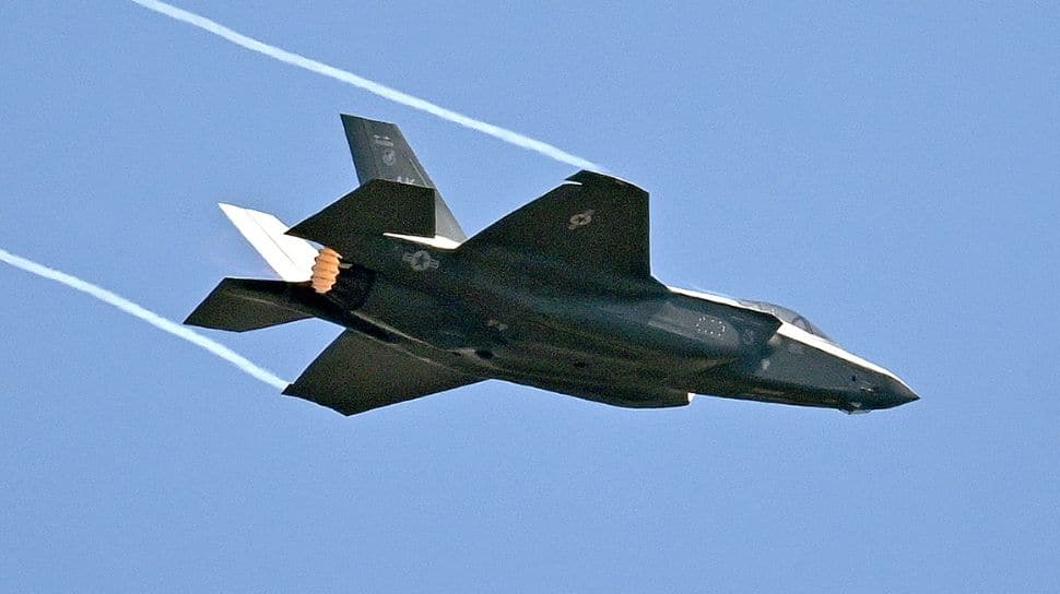 50 Minutes Of Intense Call,  Futile Guidance And A Tragic Fall: Alaska’s F-35 Fighter Jet Crash Video Goes Viral | Watch