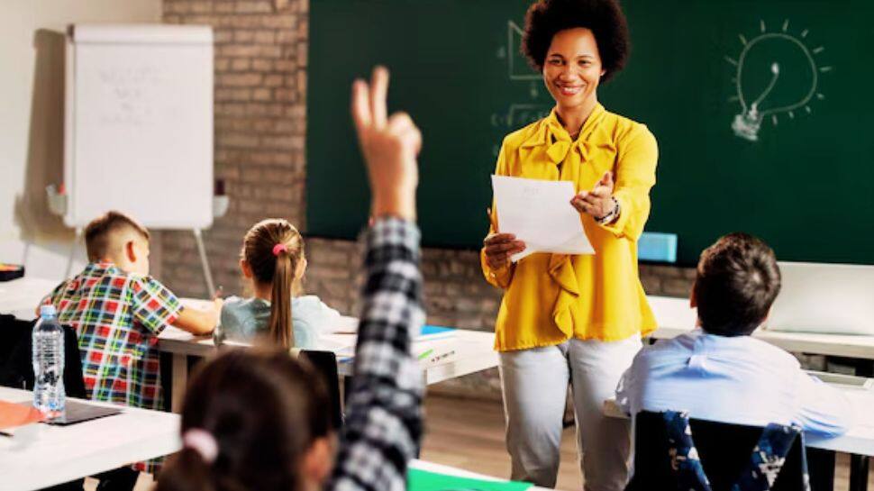 Education Ministry Report Shows Over 1 Crore Teachers, Improved Student Retention in Schools
