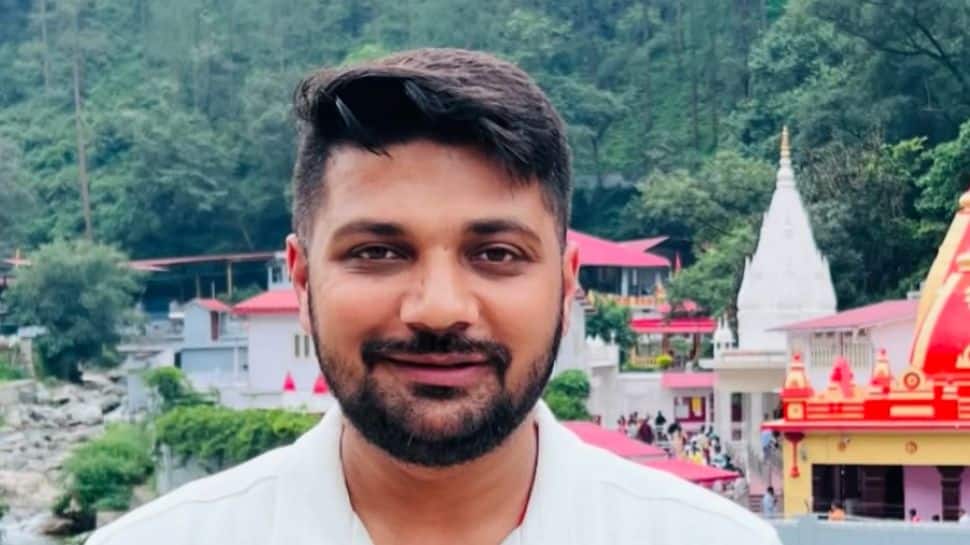 Building Chai Sutta Bar With Rs 3 Lakh