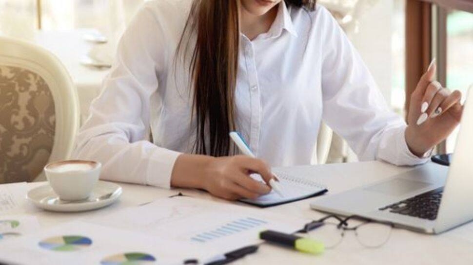 Can Taxpayers Filing ITR-3 And ITR-4 Switch Between Tax Regimes Multiple Times? | Personal Finance News  zeenews.india.com