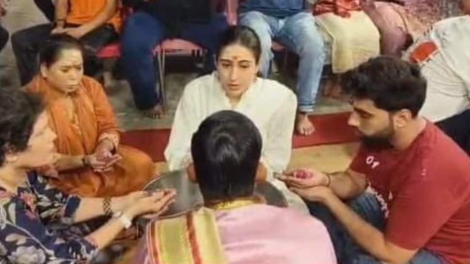 Sara Ali Khan Performs Ganga Aarti At Varanasi's Dashashwamedh Ghat