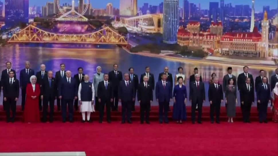 SCO Family Poses For Group Photo: PM Modi Leads Front Row, Putin Stands Beside President Xi At Official Reception