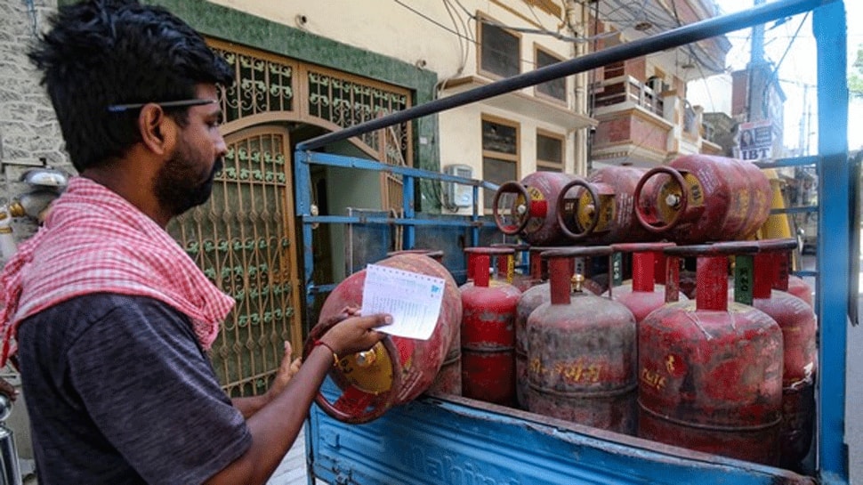 Big Relief For Customers! LPG Cylinder Prices Reduced By Rs 51.50 From Today September 1 Big Relief For Customers! LPG Cylinder Prices Reduced By Rs 51.50 From Today September 1