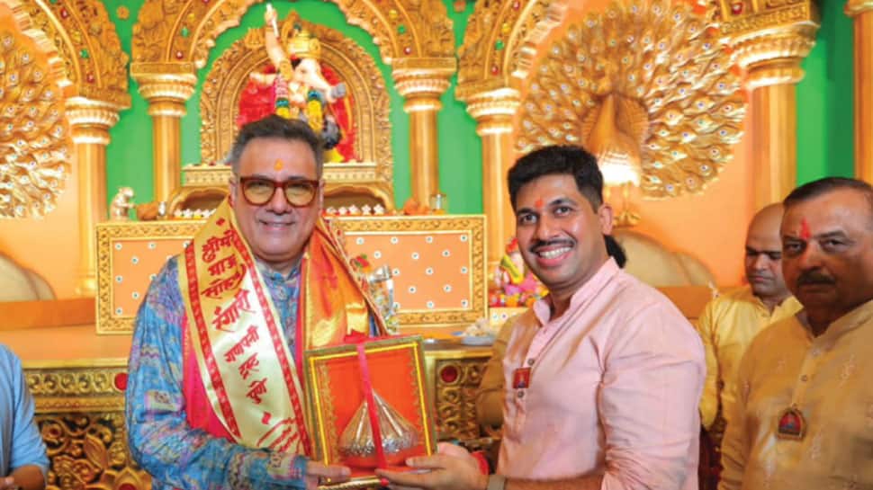 Ganesh Chaturthi 2025: Boman Irani Performs Maha Aarti At Shrimant Bhausaheb Rangari Ganpati Mandal, Calls It 'Festival Of Unity'
