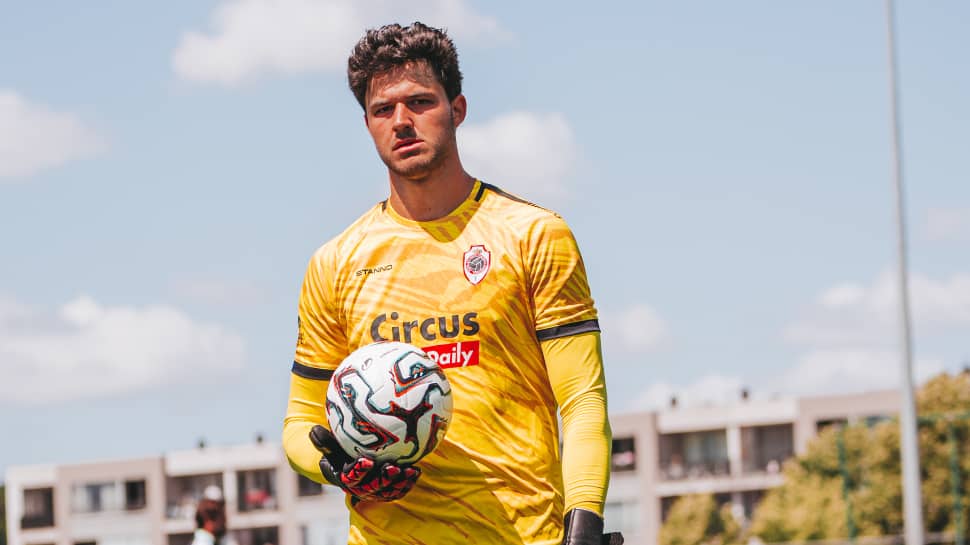 सेन लामेंस ट्रांसफर अपडेट: मैनचेस्टर यूनाइटेड इस राशि के लिए रॉयल एमवरप गोलकीपर पर हस्ताक्षर करने के लिए सहमत है