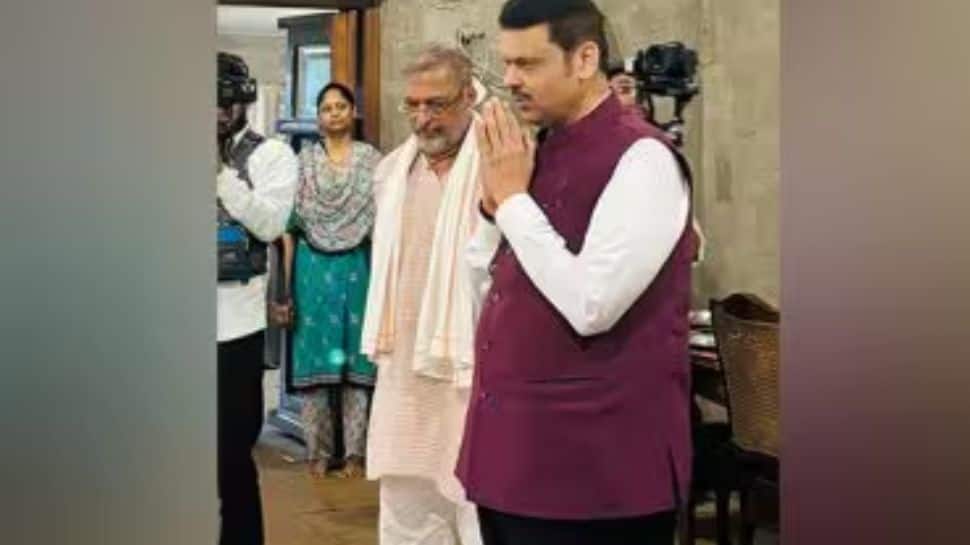 Maharashtra CM Devendra Fadnavis Visits Nana Patekar’s Home For Ganesh Darshan