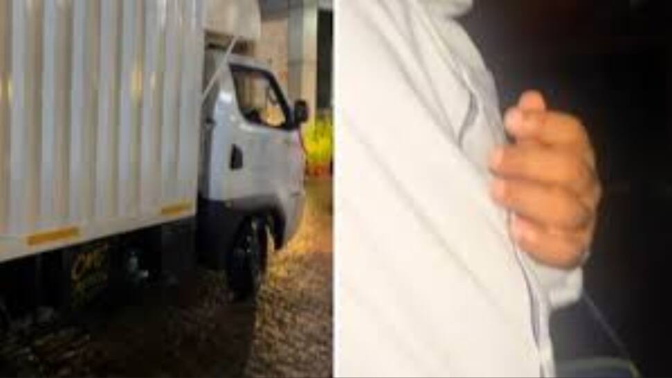 A Commuter's Worst Nightmare: 'Gurujam' Is Forcing Office Workers To Risk Their Lives In A Mini Truck | VIRAL VIDEO