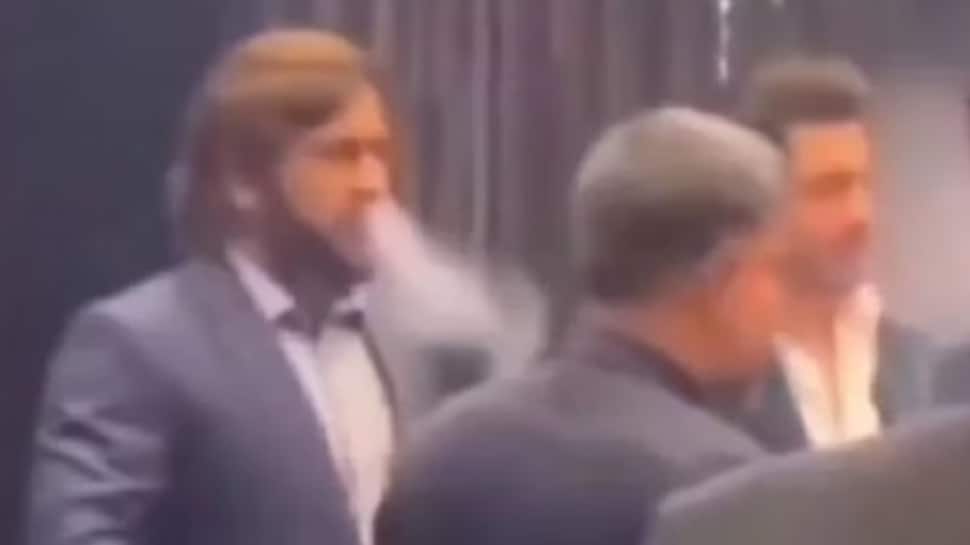 श्रीमती धोनी के कैचिम्बा का विवाद एक नई पारी लेता है जब जॉर्ज बेली द्वारा शीशा की टिप्पणी