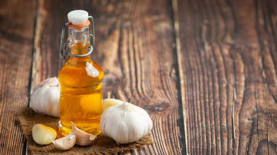 Can Applying Garlic-Infused Oil In Ear Naturally Relieve Ear Pain And Infections?