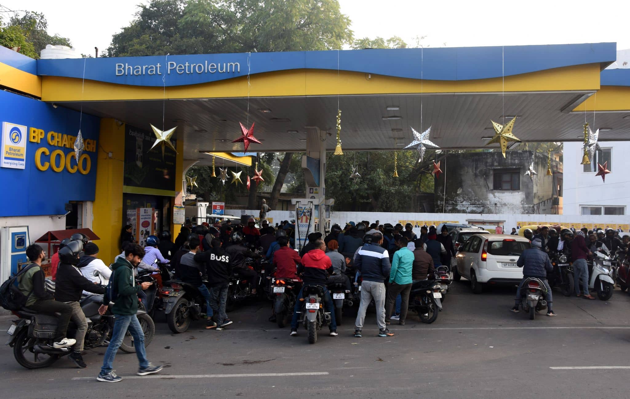 Woman Waiting For Her Son At Petrol Pump, Run Over By Car In Agra; Dies - Watch Video