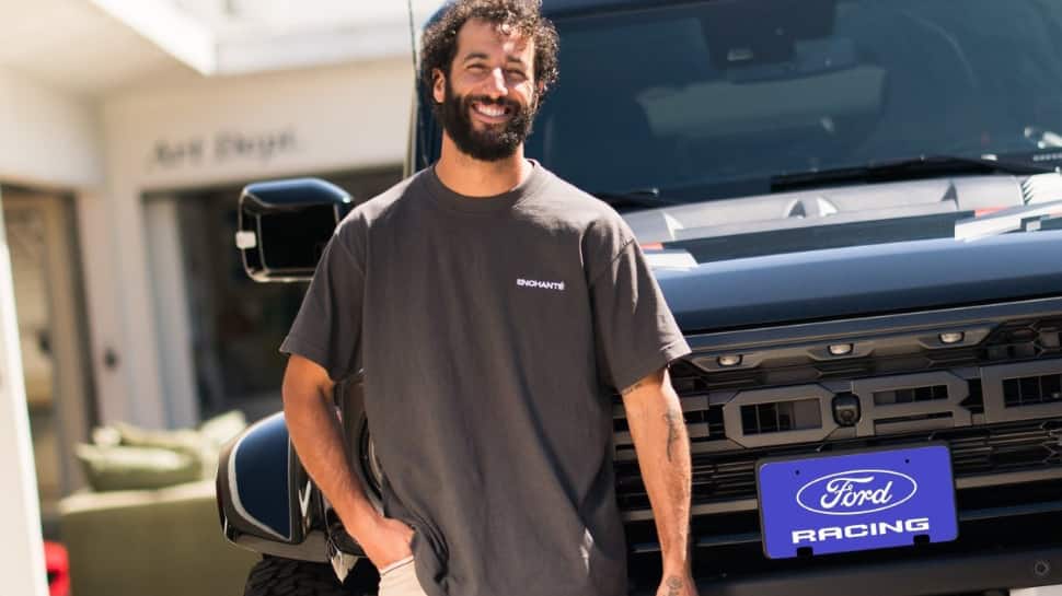 डैनियल रिकियार्डो एफ 1 आउटपुट के बाद एक वैश्विक राजदूत के रूप में फोर्ड रेसिंग को बांधता है