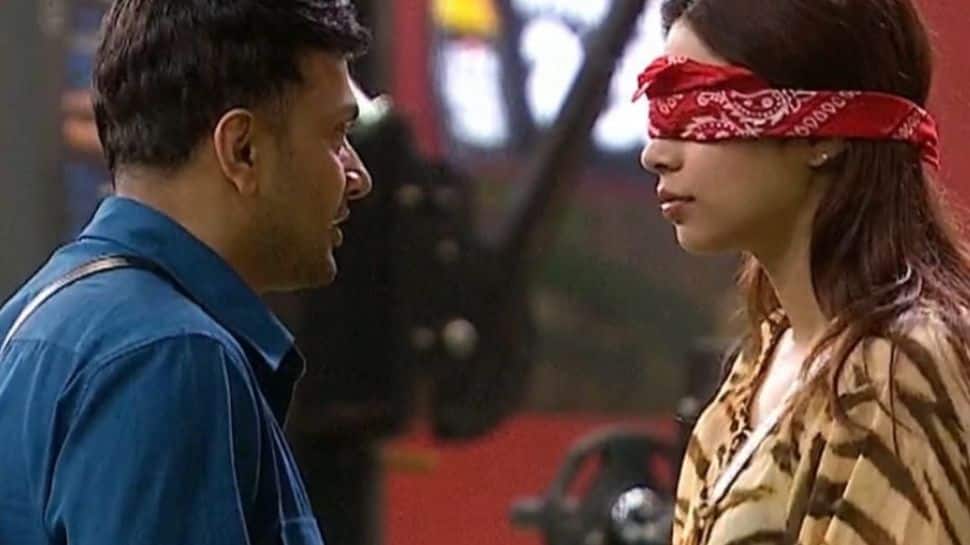 Awez Darbar Proposes to Nagma Mirajkar