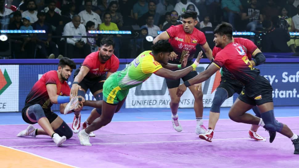 PKL 12: Alireza Mirzzaian Stars बेंगलुरु बुल्स ने सीजन की पहली जीत के लिए पटना पाइरेट्स को हराया