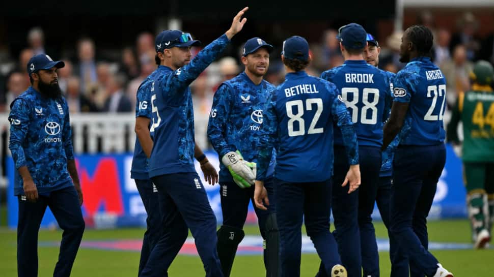 इंग्लैंड ने दक्षिण अफ्रीका के खिलाफ तीसरी नफरत के लिए शी खेलने की घोषणा की; सत्यापित करें कि कौन था, कौन था