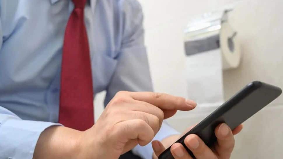 Hooked On Phone Scrolling In The Toilet? Beware – Doctors Uncover A Hidden Painful Risk That Shoots Up By 46%