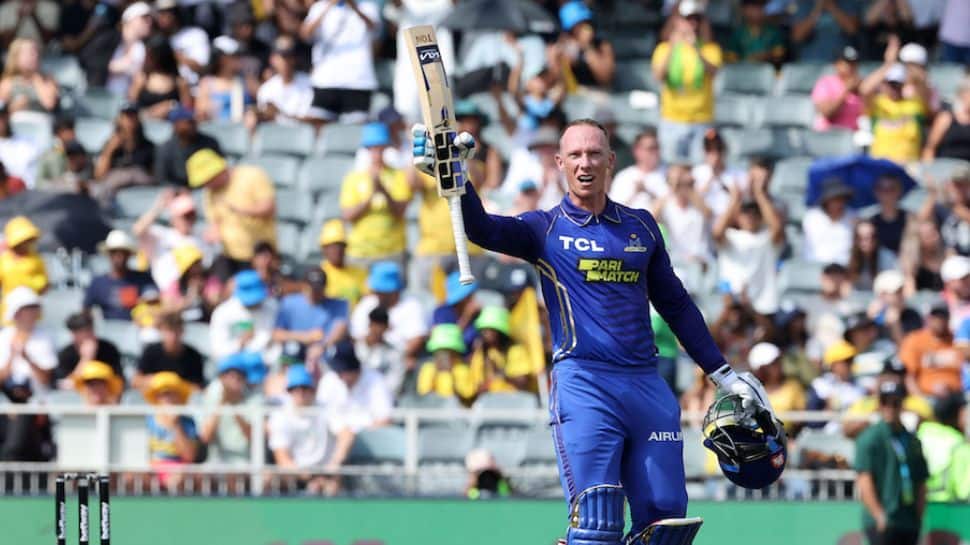 Rassie van der Dussen – R5.20 million (INR 2.60 crore) – MI Cape Town