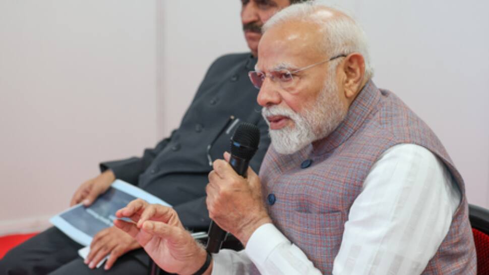 Prime Minister Narendra Modi Reacts to heart-rending violence in Nepal Prime Minister Narendra Modi Reacts to heart-rending violence in Nepal
