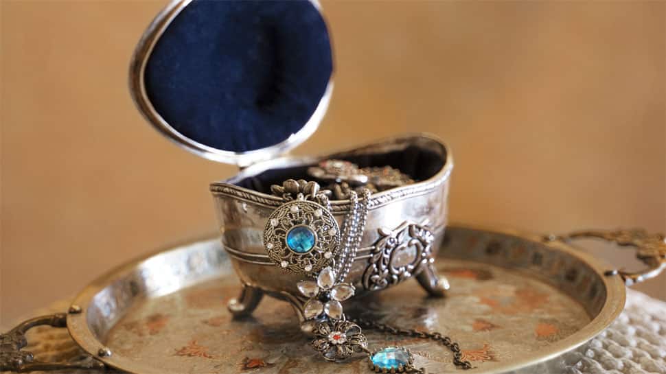 How To Clean Your Silver Jewellery At Home? Follow 5 Simple Steps &amp; Tricks To Get Its Shine Back