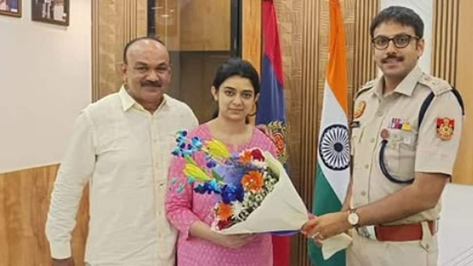 Meet Rupal Rana: IAS Officer Who Lost Mother At Young Age, Overcame ...