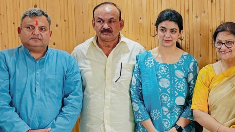 Ias Ruapl Rana Meet Rupal Rana: IAS Officer Who Lost Mother At Young Age, Overcame ...
