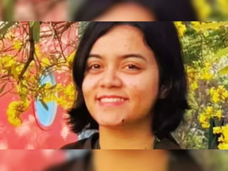Meet Vidushi Singh: India’s Youngest Woman Officer Who Cracked UPSC At ...
