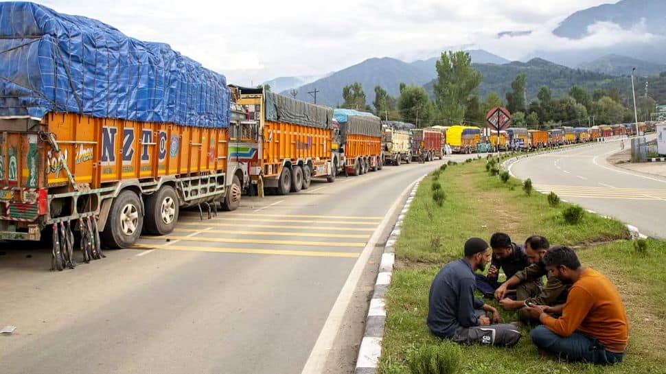 Srinagar-Jammu National Highway: Disruption Hits Life In Kashmir, Fruit Growers Fear Huge Losses