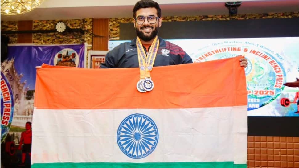 फोर्स एंड गोल्ड मेडलिस्ट ऑफ़ प्रेस द्वारा बैंको रोहन शाह आइज़ वर्ल्ड पंजीकरण