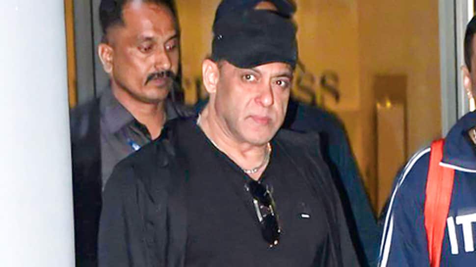 Salman Khan's NEW Dashing Clean Shaven Look Hogs Attention, Lands Back In Mumbai From 'Galwan' Shooting In Ladakh