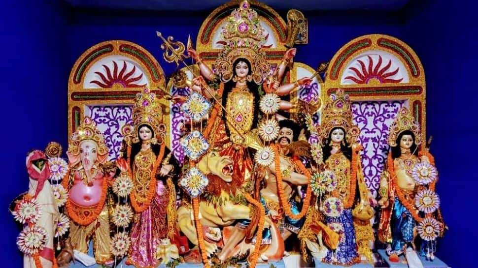 Durga Puja in Kolkata, West Bengal – Cultural Extravaganza Meets Spirituality Durga Puja in Kolkata, West Bengal – Cultural Extravaganza Meets Spirituality