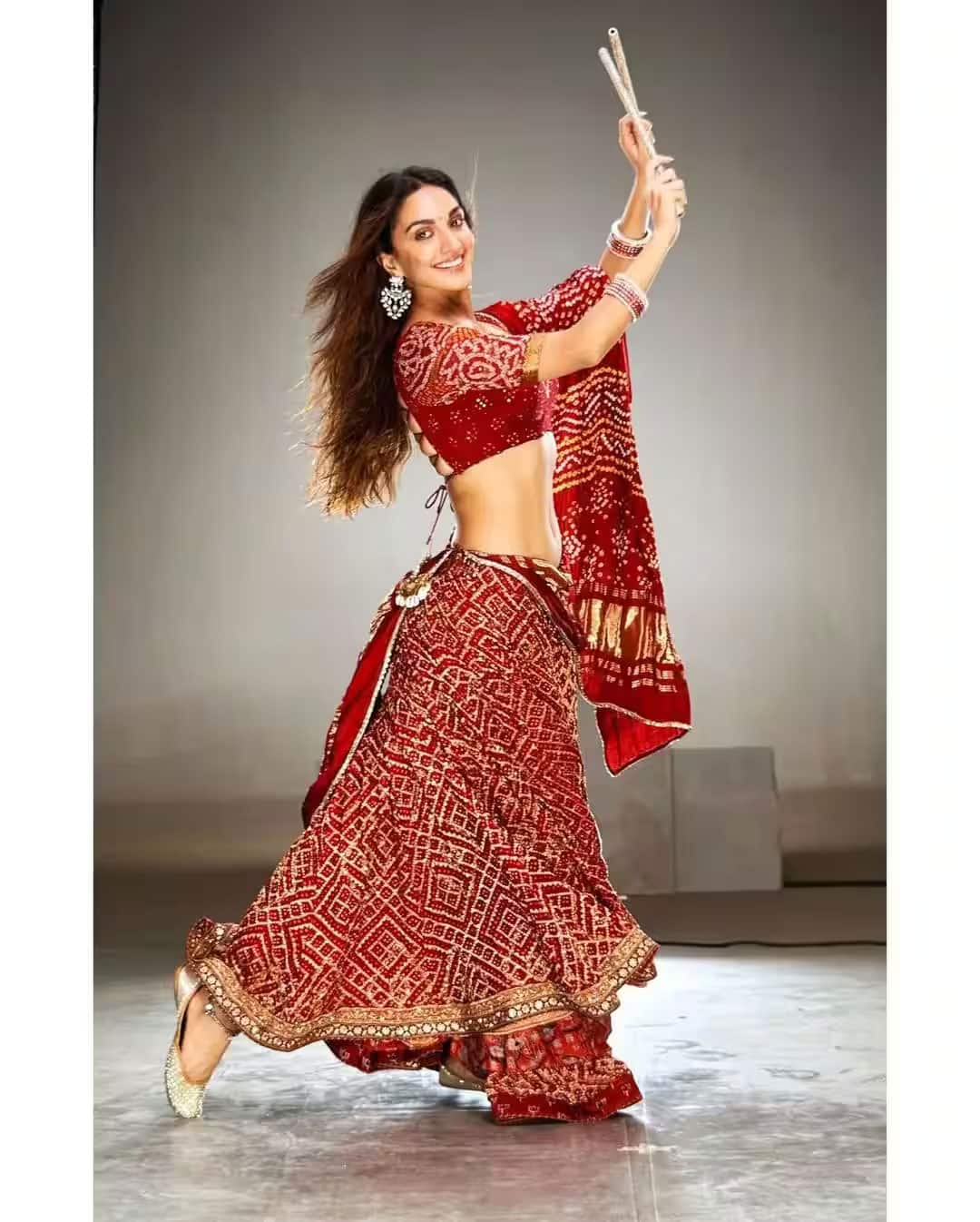 Navratri Day 2 Colour - Red (Kiara Advani) Navratri Day 2 Colour - Red (Kiara Advani