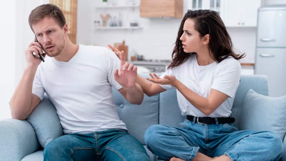 5 Psychological Tricks Narcissists Use In Romantic Relationships To Control And Manipulate You