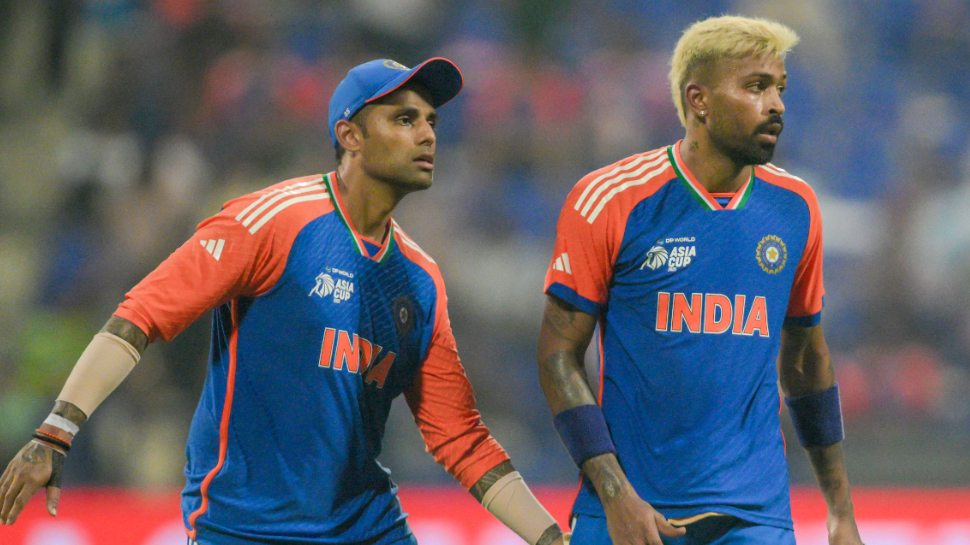 BIG Blow For India ! Hardik Pandya Misses Asia Cup 2025 Final Against Pakistan Due To... thumbnail