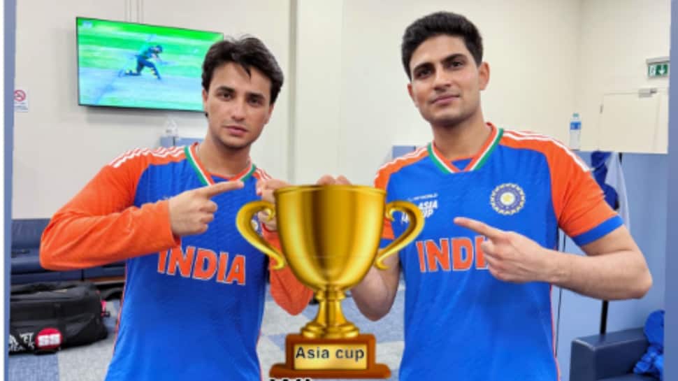 शुबमैन गिल, अभिषेक शर्मा ने स्नब के बीच में भारत के एशिया कप की जीत के बाद ‘वर्चुअल ट्रॉफी’ के साथ पोज़ दिया