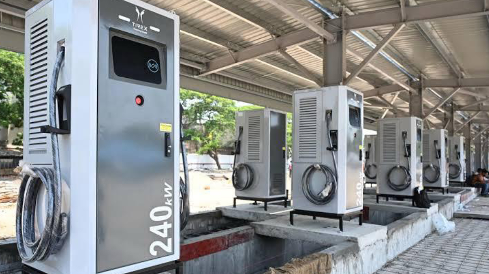 PM E-DRIVE: Centre Rolls Out Rs 2,000 Crore Subsidy Scheme For EV Charging Stations PM E-DRIVE: Centre Rolls Out Rs 2,000 Crore Subsidy Scheme For EV Charging Stations