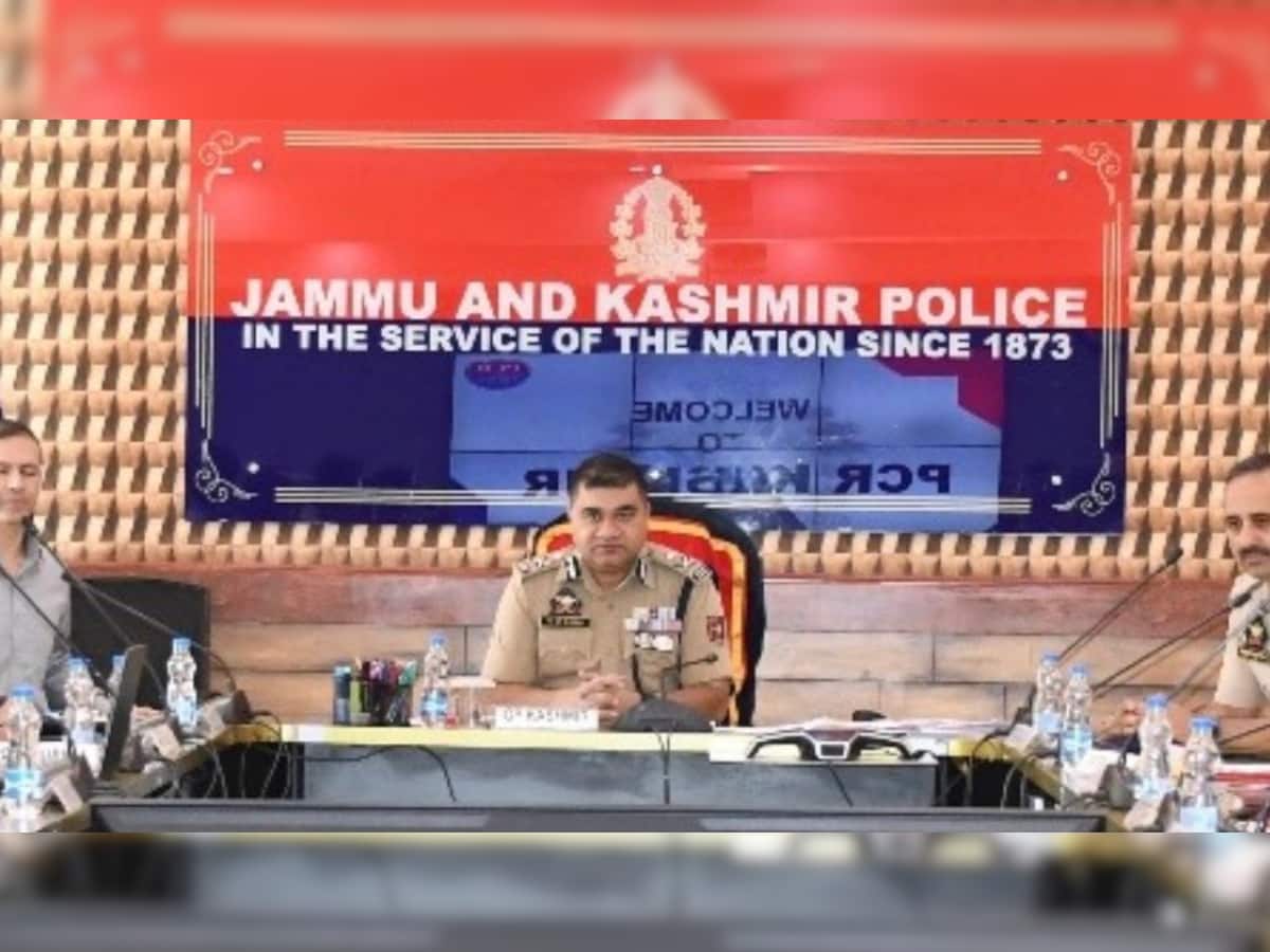 IGP Kashmir Reviews Valley Security, Sets Goal Of Zero Terror Recruitment