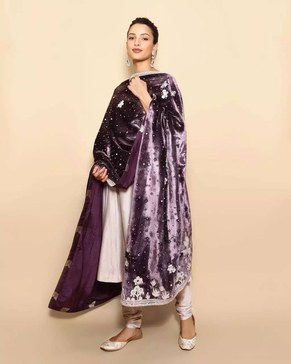 Triptii Dimri's Velvet Dupatta Look