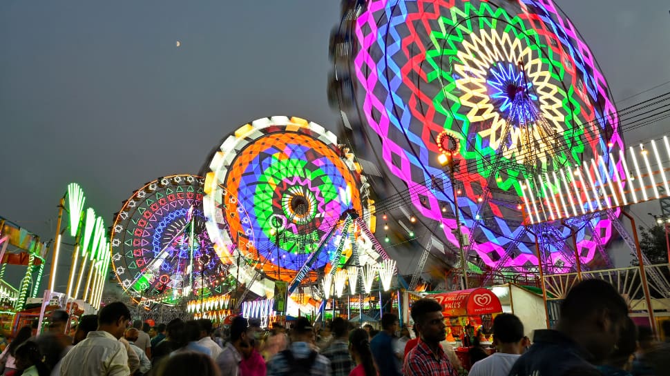 Happy Dussehra 2025: Foods To Eat, What To Avoid, And Safety Tips For Enjoying Vijayadashami Mela