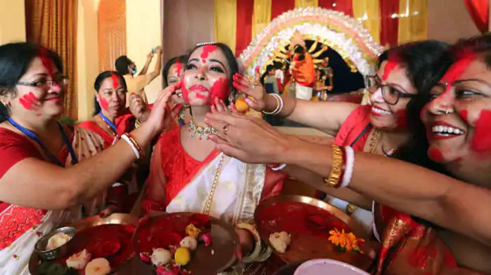 Sindoor Khela On Vijayadashami 2025: Decoding Why Married Bengali Women Play With Vermilion On Last Day Of Durga Puja