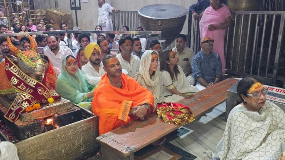 Shikhar Dhawan Visits Ujjain’s Mahakaleshwar Temple With Girlfriend Sophie Shine; Attends Bhasma Aarti