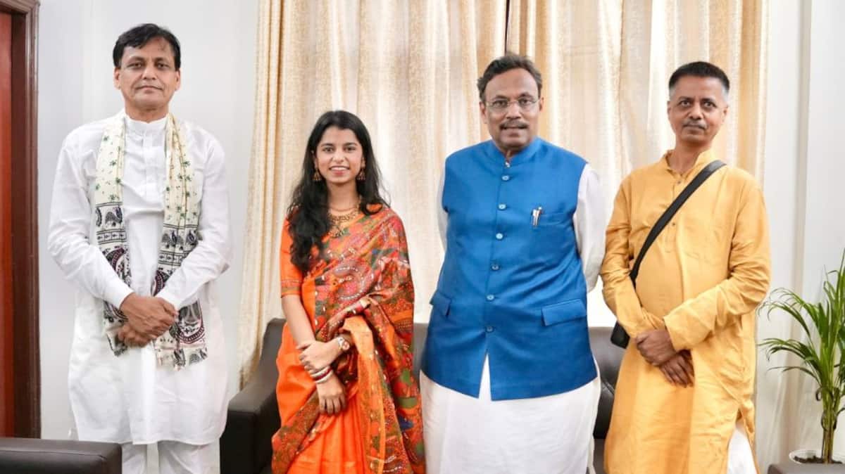 Eleições em Bihar 2025: Cantora Maithili Thakur se Encontra com Líderes do BJP e Pode Entrar na Política!