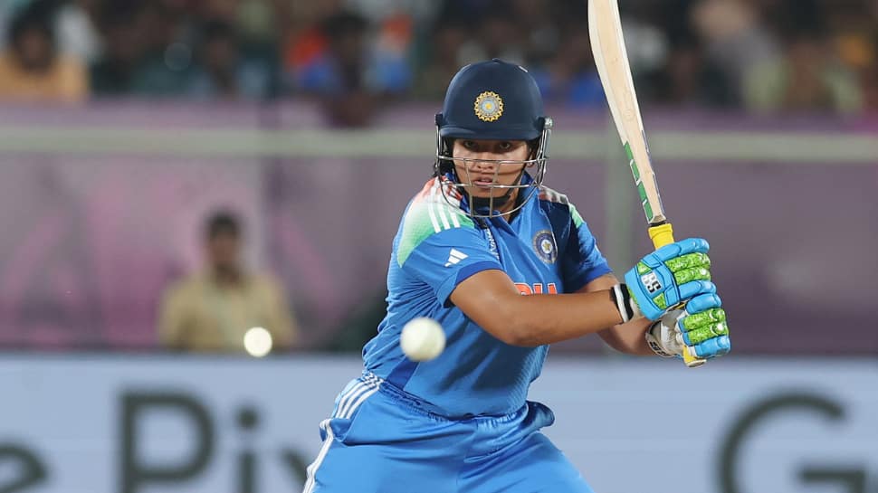 ऋचा घोष ने स्टाइल में रिकॉर्ड तोड़े और वनडे में एक बड़ी उपलब्धि हासिल करने वाली पहली भारतीय बन गईं