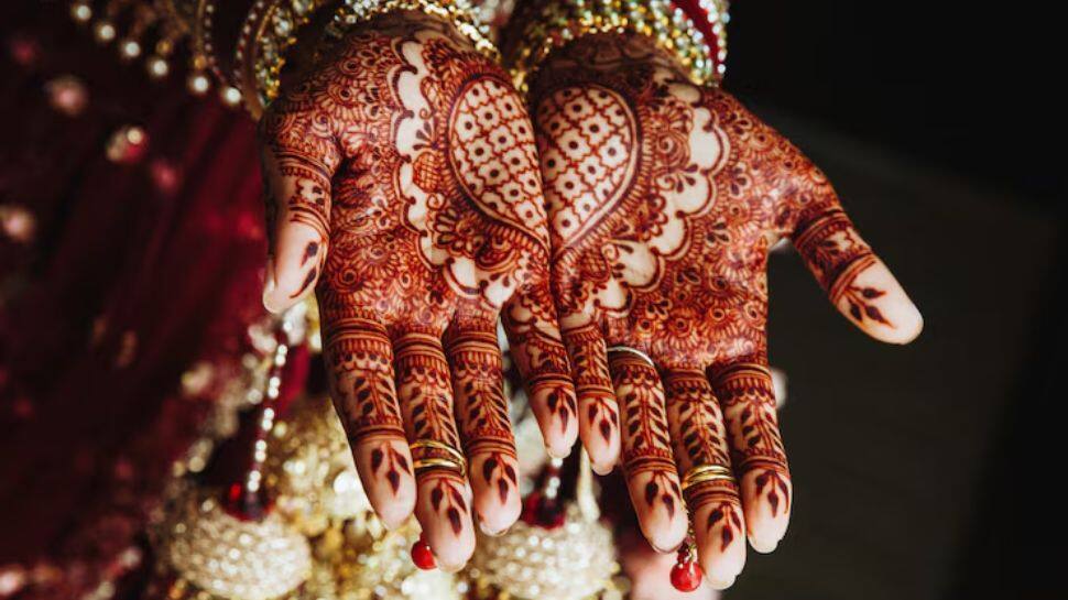 Close-Up Mehndi Pose