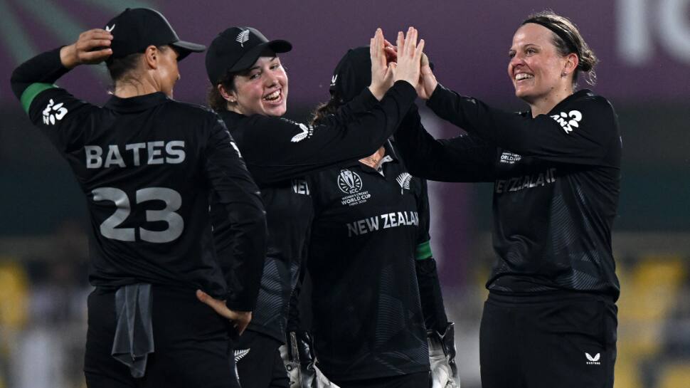 ICC महिला विश्व कप 2025: इंग्लैंड की श्रीलंका पर 89 रनों की जीत में नेट साइवर-ब्रंट और सोफी एक्लेस्टोन स्टार