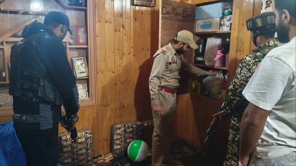 Srinagar Police Conduct Raids On Individuals Linked To Banned Jamaat-e-Islami And Hurriyat