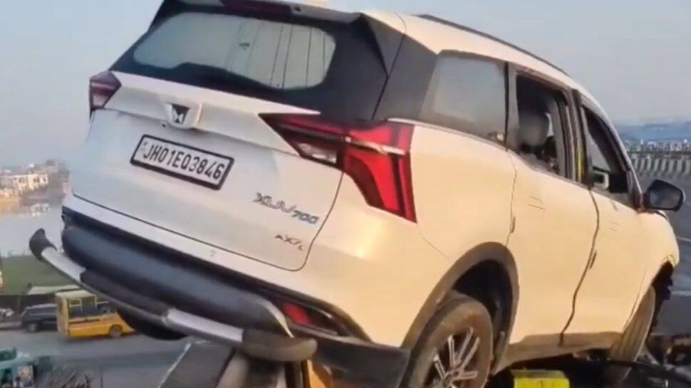 `Not The Driver’s Fault?`: Terrifying Video Shows Car Smashes Into Divider, Internet Reacts